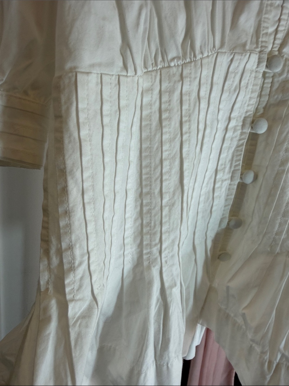ADORABLE! Damson Madder White Cotton Blouse with Red Embroidered Collar - Picture 5 of 9